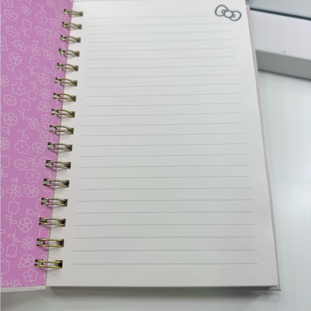 Hello Kitty Flower World Note Book - Picture 2 of 2